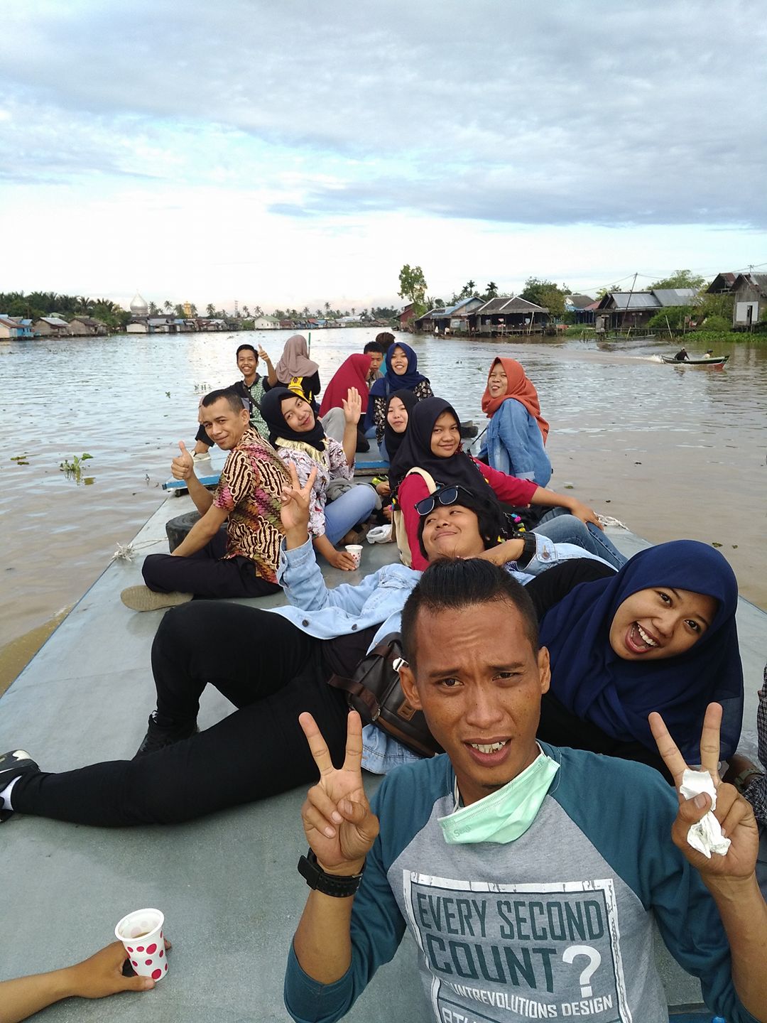 Ulang Tahun Korp.Raiden Stienas dan Akparnas Banjarmasin ke 14... Ke pasar terapung lokbaintan dan pulau kembang